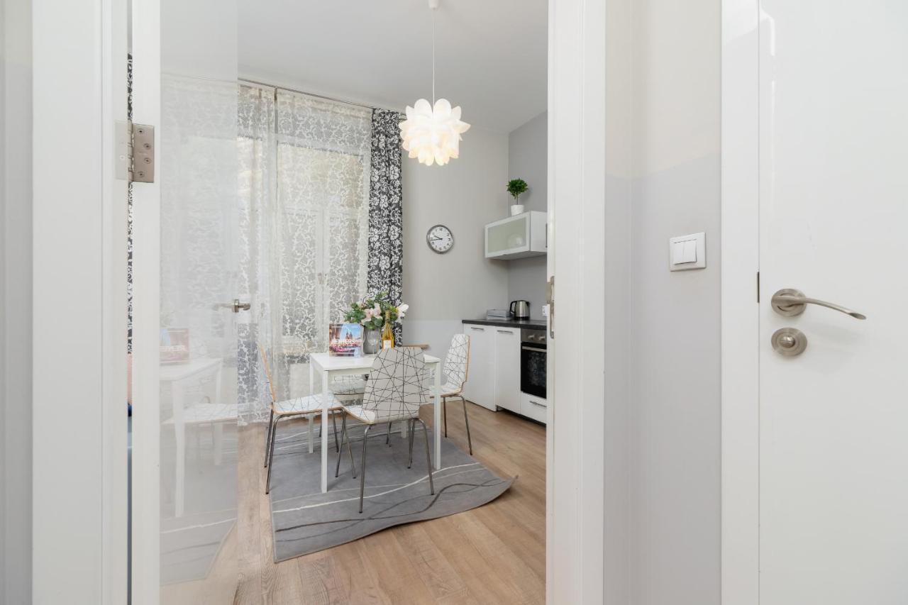 Central Planty Park Apartment Lobzowska By Noclegi Renters Kraków Exteriör bild
