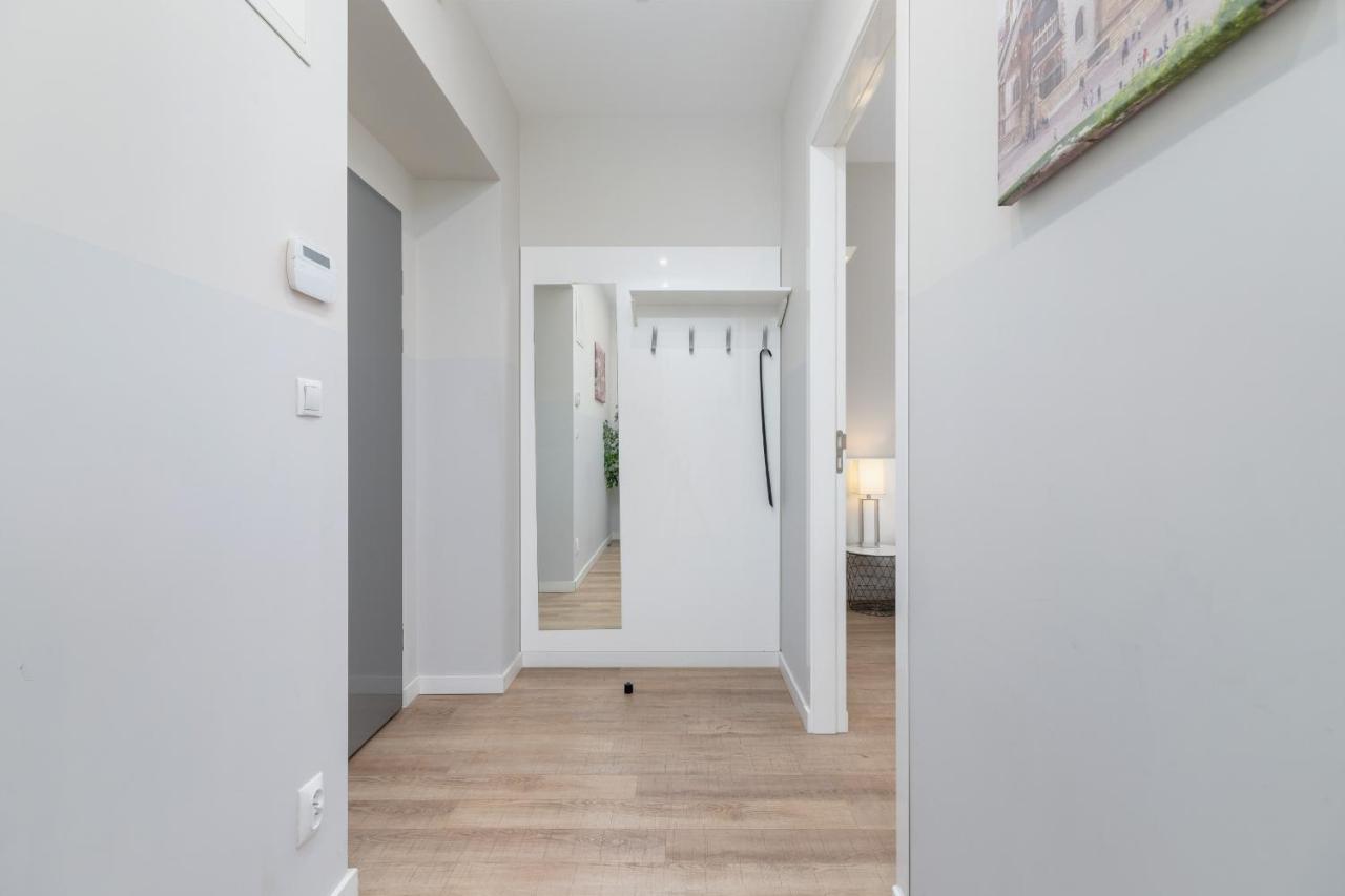 Central Planty Park Apartment Lobzowska By Noclegi Renters Kraków Exteriör bild